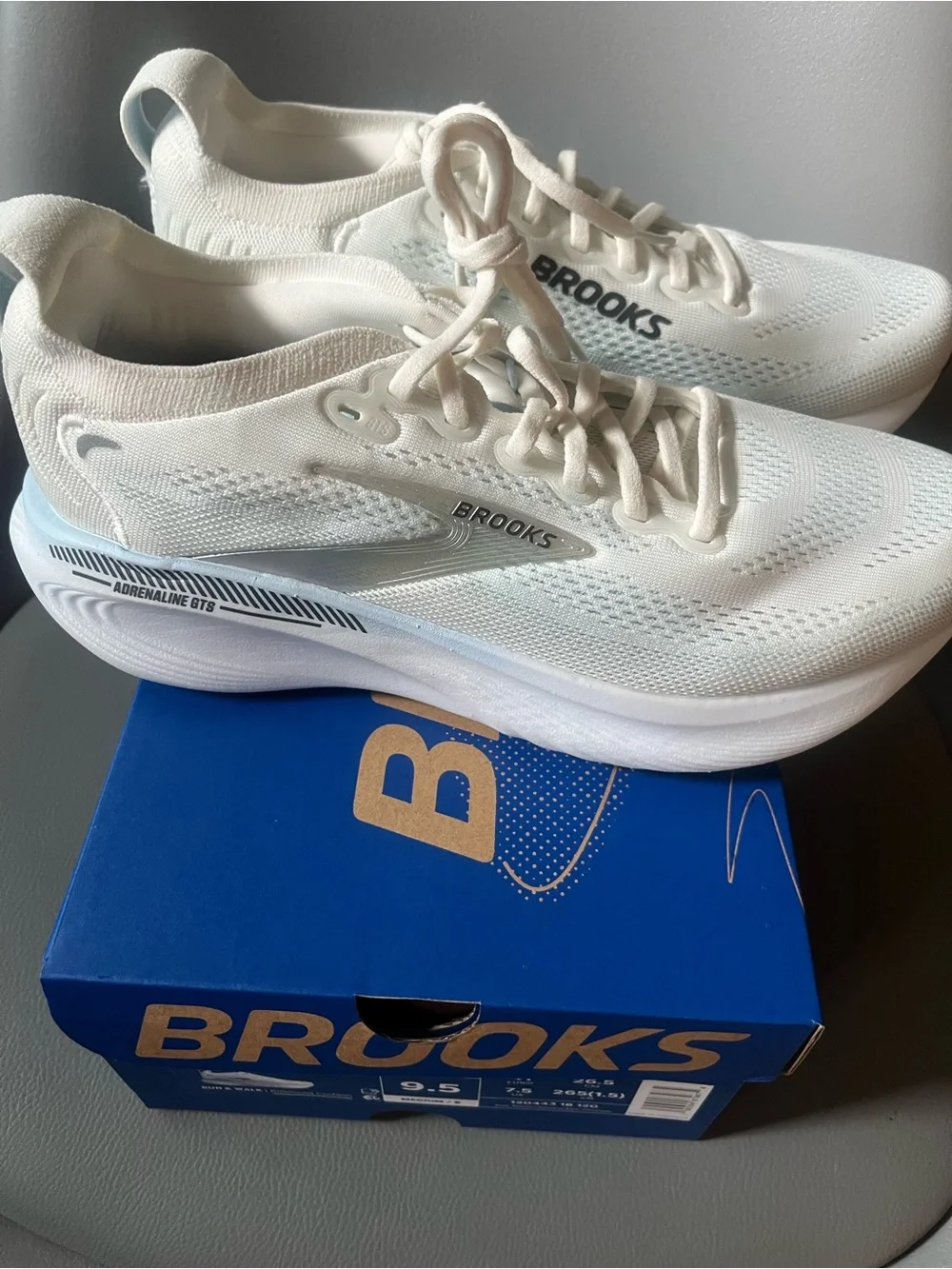 Brooks White Women's/Unisex Running Sneakers